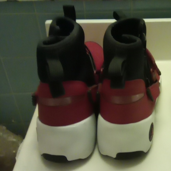 Shoes - Picture 3 of 8